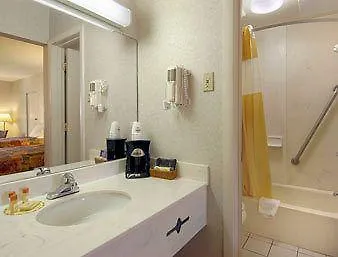 Days Inn Williamsburg Central فندق